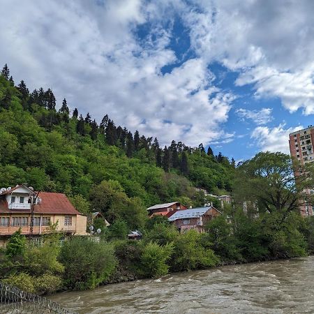 Gari'S Apartment Next To Borjomi Central Park Exterior foto